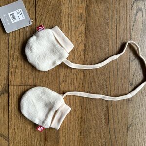 NWT Zutano Baby Mittens - One size - Cream